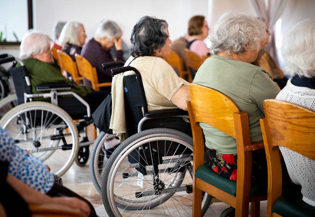 Curso Cuidados Básicos à Pessoa Idosa: Higiene, Mobilização e Alimentação (8 HORAS)